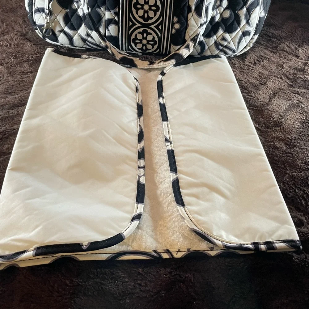 Vera Bradley Baby Bag /Diaper Bag Night & Day with White Interior Changing Pad - Picture 10 of 16